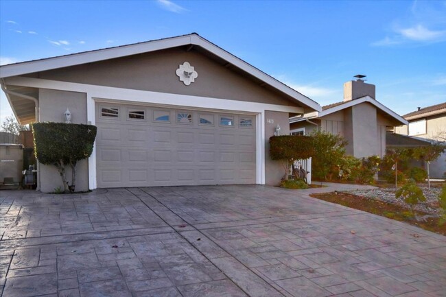 Building Photo - Fully Remodeled 4Bed/2 Bath