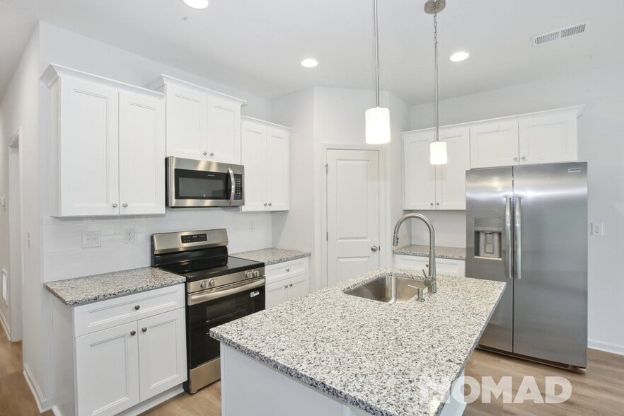 Building Photo - 2117 Gemway Dr
