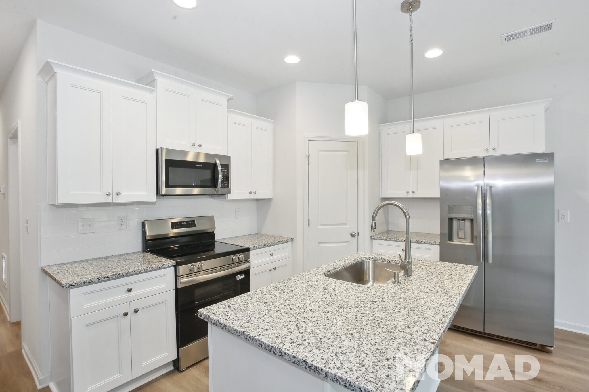 Building Photo - 2113 Gemway Dr