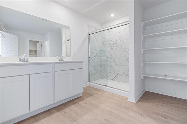 Building Photo - 1051 EMERALD St