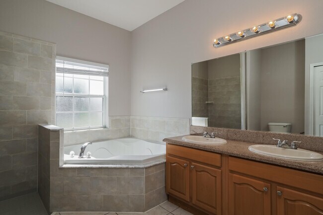 Building Photo - 3889 SW Wycoff St