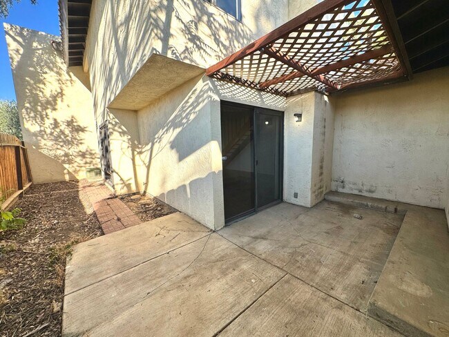 Building Photo - Beautiful Condo For Rent