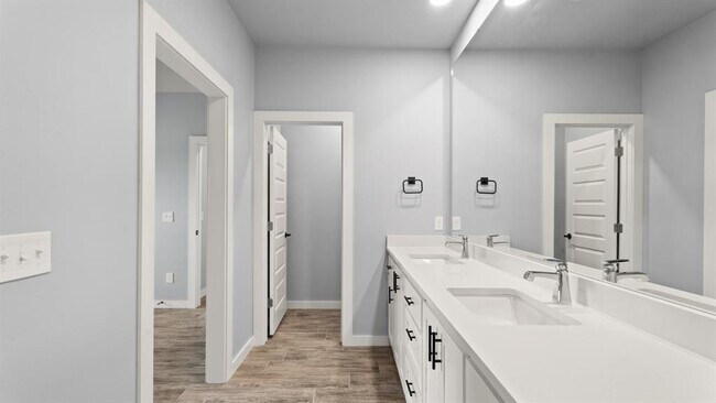 Building Photo - 520 Kearny Ln