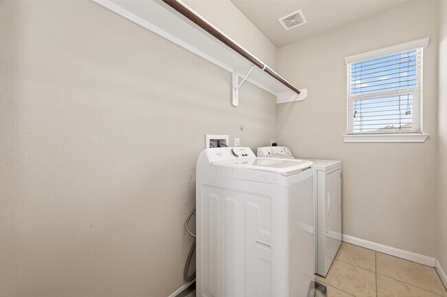 Building Photo - 19662 Little Pine Ln