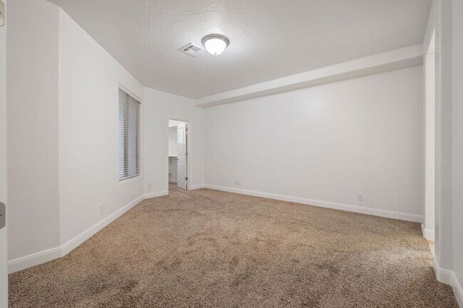 Building Photo - 325 N Red Stone Rd