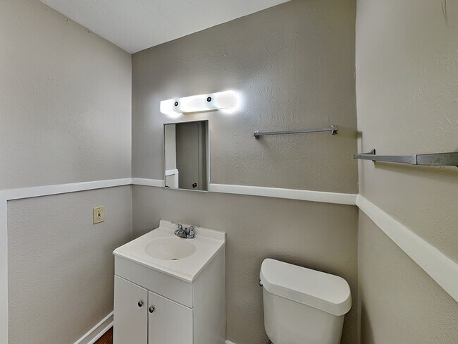 Building Photo - 329 Deer Creek Rd