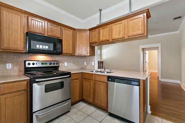 Building Photo - 508 Elmwood Pl