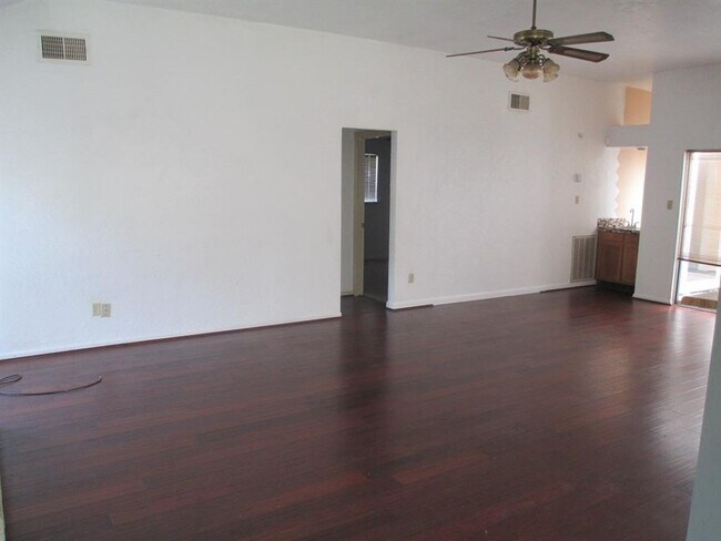 Building Photo - 16022 Sierra Vista Dr