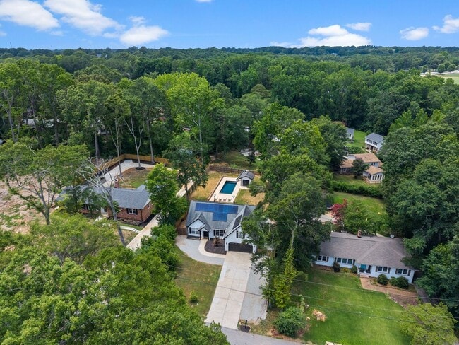 Building Photo - Forest Park