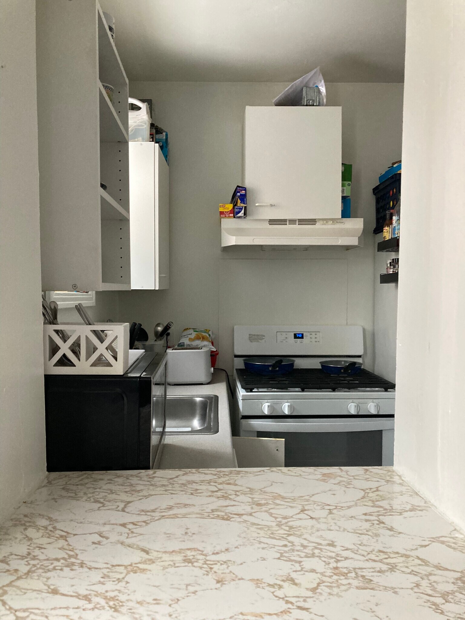 Building Photo - 370 S Negley Ave