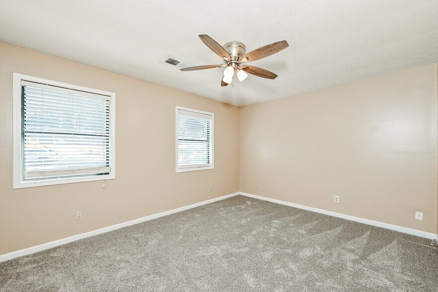 Building Photo - 5088 Phillip Ct