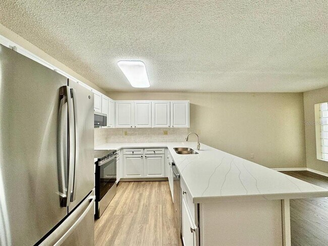 Building Photo - 3323 Crystal Ct E