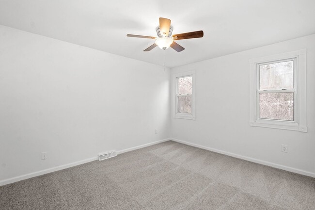 Building Photo - AVAILABLE OCT 1ST!! BEAUTIFUL 4 BEDROOM IN...