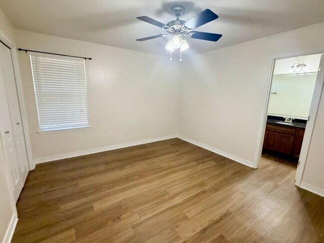 Building Photo - 5836 Chi Chi Cir