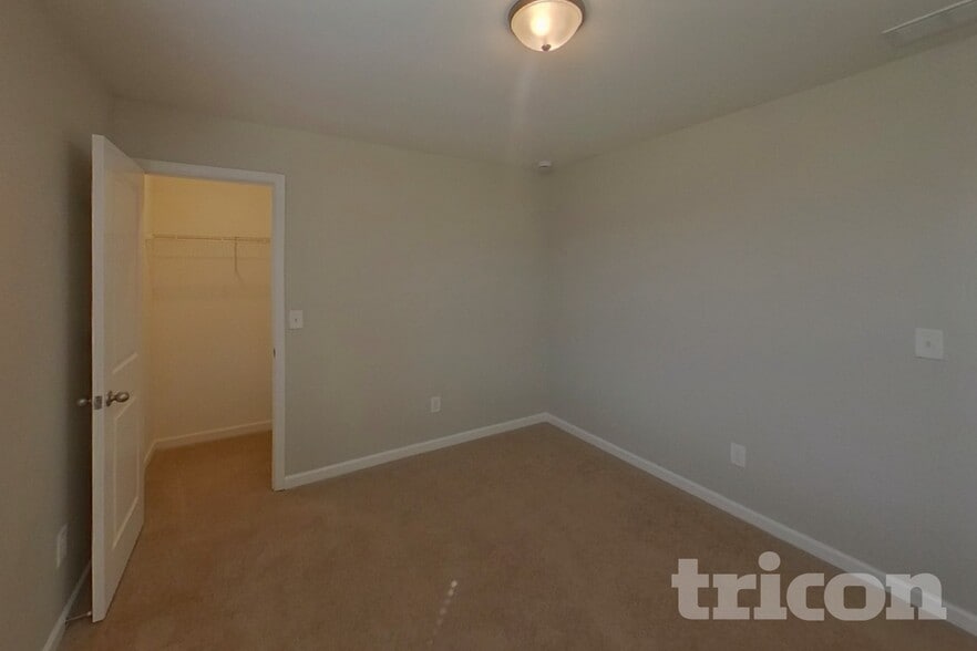 Building Photo - 1044 Hudson Ct