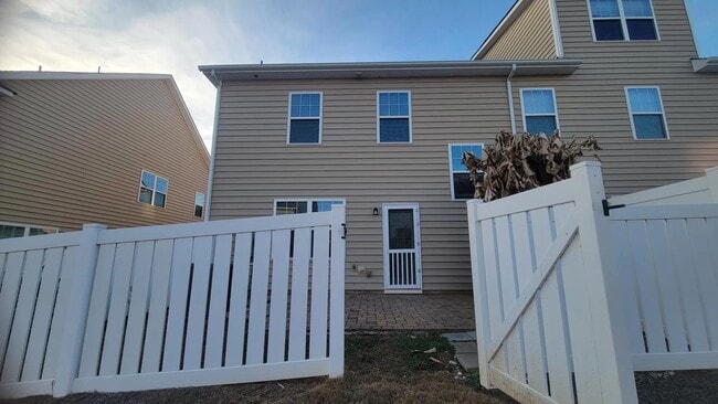 Building Photo - 107 Dellbrook St