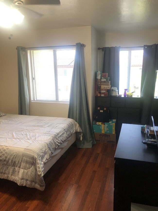 Building Photo - 243 Espanas Glen