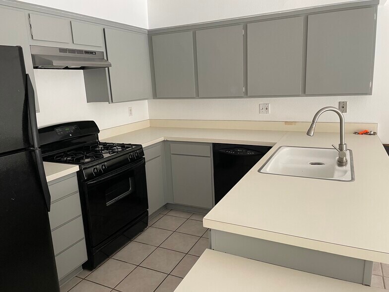 Building Photo - 4150 Lake Harbor Ln