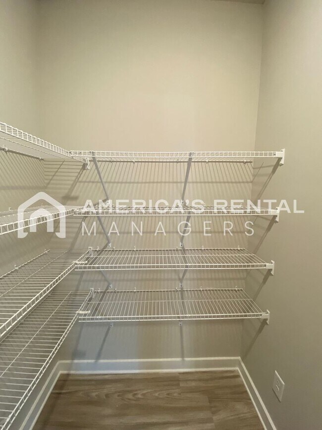 Building Photo - Home for Rent in Weaver AL. Available to V...