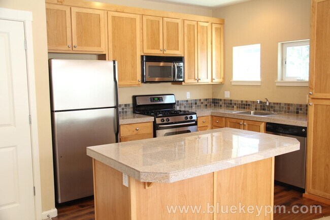 Building Photo - 2 Bed, 2.5 Bath Townhome at Woodhaven Crossing in Sherwood