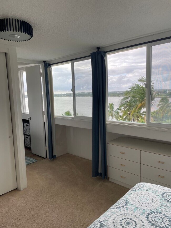 Building Photo - Beautiful Ocean View & Conveniently Located