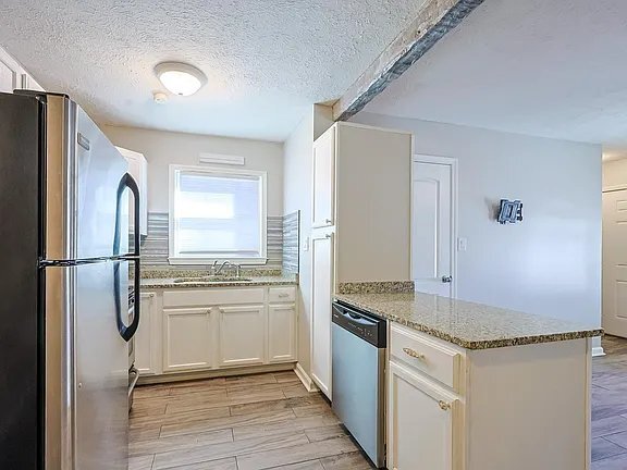 Building Photo - 718 Juniper Dr