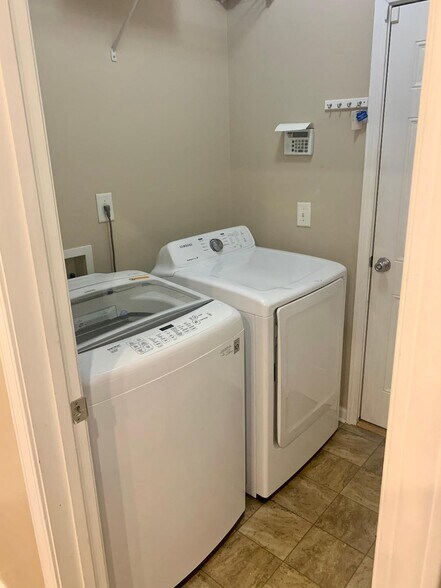 Washer/Dryer - 1624 Caswell Pkwy