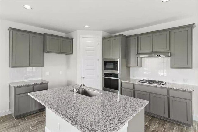 Building Photo - 125 Riverhill Dr