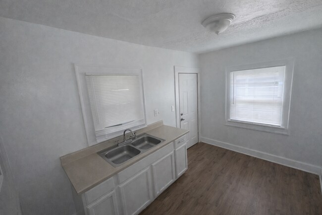 Building Photo - 21 N Colorado Ave