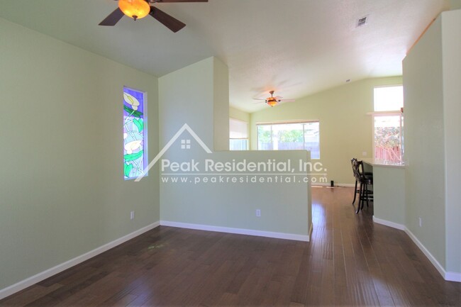 Building Photo - Very Nice 3bd/2ba Elk Grove Home in Laguna...