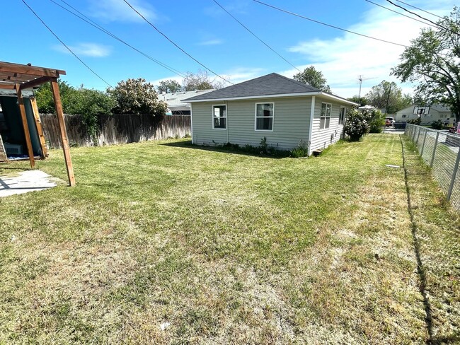 Building Photo - Cute and Cozy Two Bedroom Home in Richland