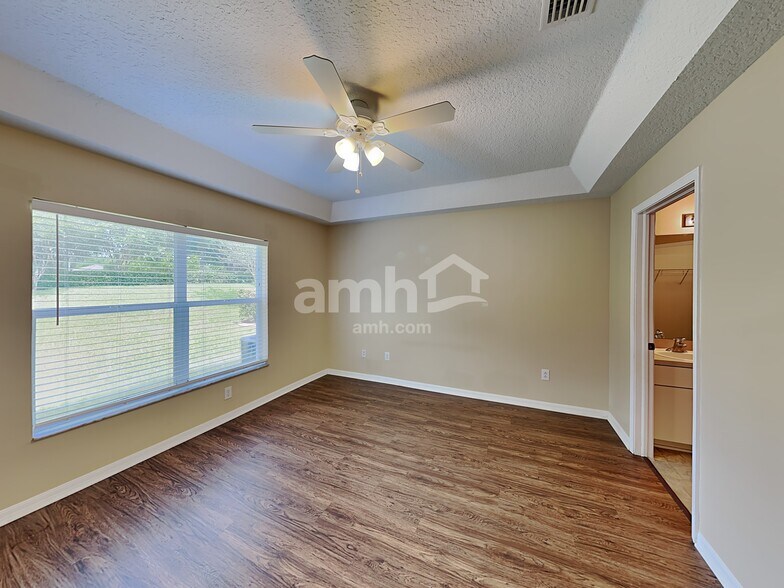 Building Photo - 11002 Newbridge Dr