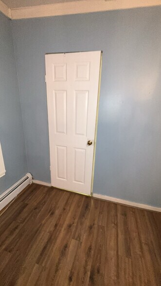 Building Photo - 3 Autumn St