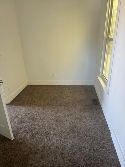 Building Photo - 827-829 Burnet Ave