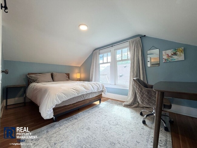 Building Photo - Fully Furnished North Tacoma Home Near Ruston Way & Stadium District!