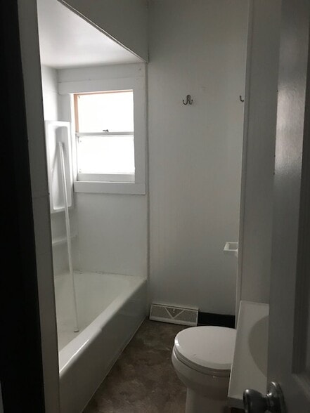 Building Photo - 1711 S Scott St