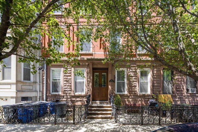 Building Photo - 1112 Hudson St