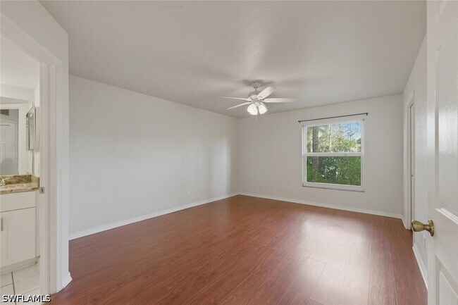Building Photo - 9570 Crescent Garden Dr