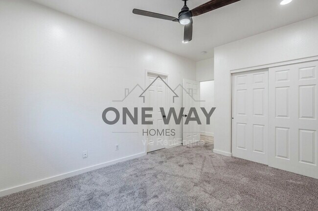 Building Photo - 760 N Swan Dr