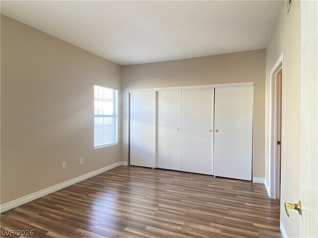 Building Photo - 3400 Cabana Dr