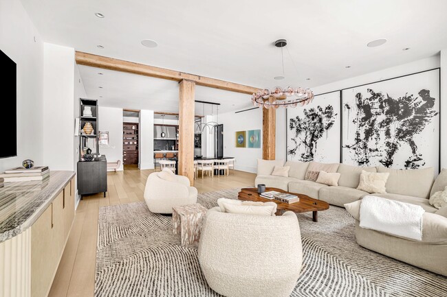 Building Photo - 443 Greenwich St