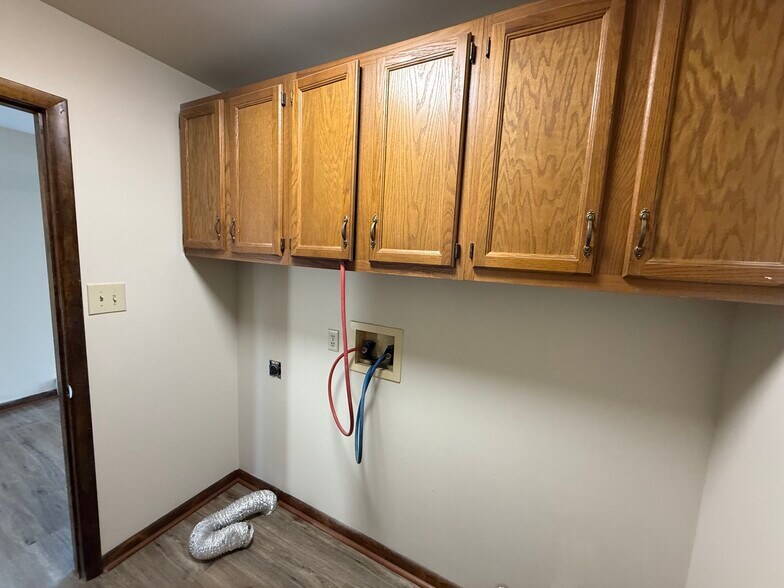Lots of cabinetry in laundry area - 1004 Corbett St