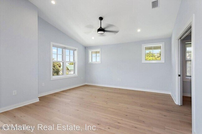 Building Photo - 2 br, 2 bath House - 4607 Ocean St #201