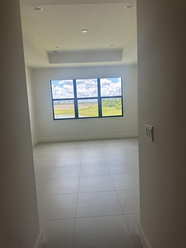 Building Photo - 12292 SW Compass Pt Dr