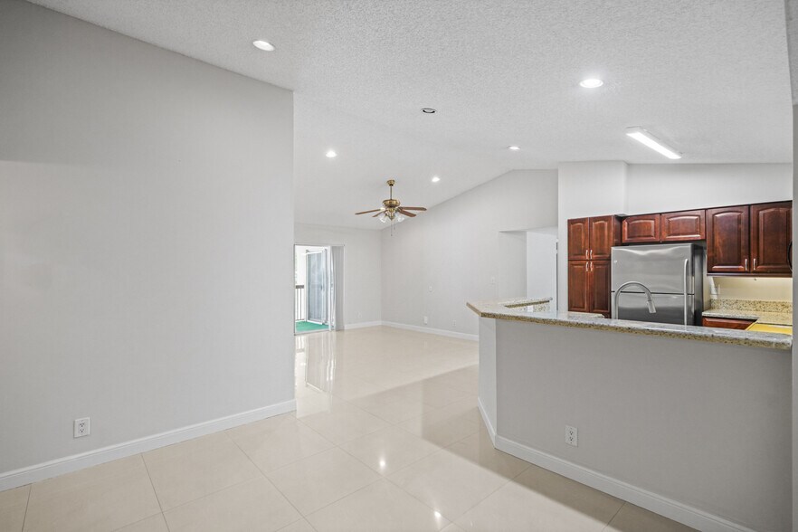 Building Photo - 7640 Westwood Dr