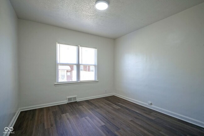 Building Photo - 1550 N Butler Ave