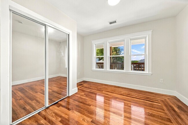 Building Photo - 32 Westmore Rd