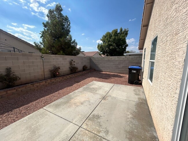 Building Photo - 5521 Ramirez St