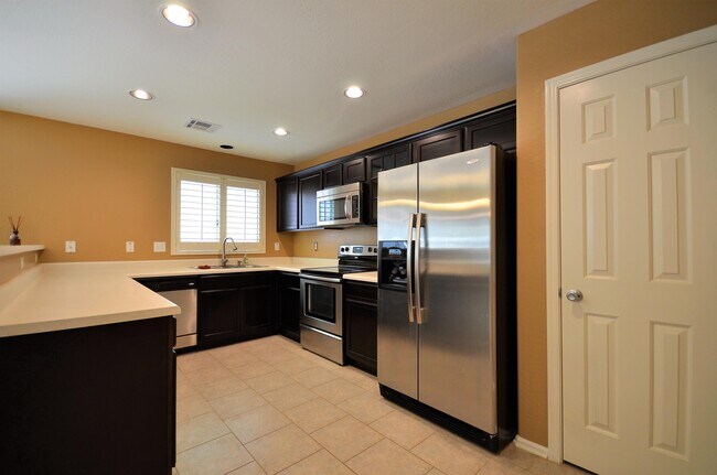 Building Photo - 995 S Cheshire Ln