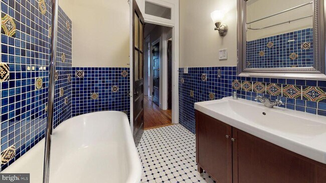 Building Photo - 728 Rock Creek Church Rd NW